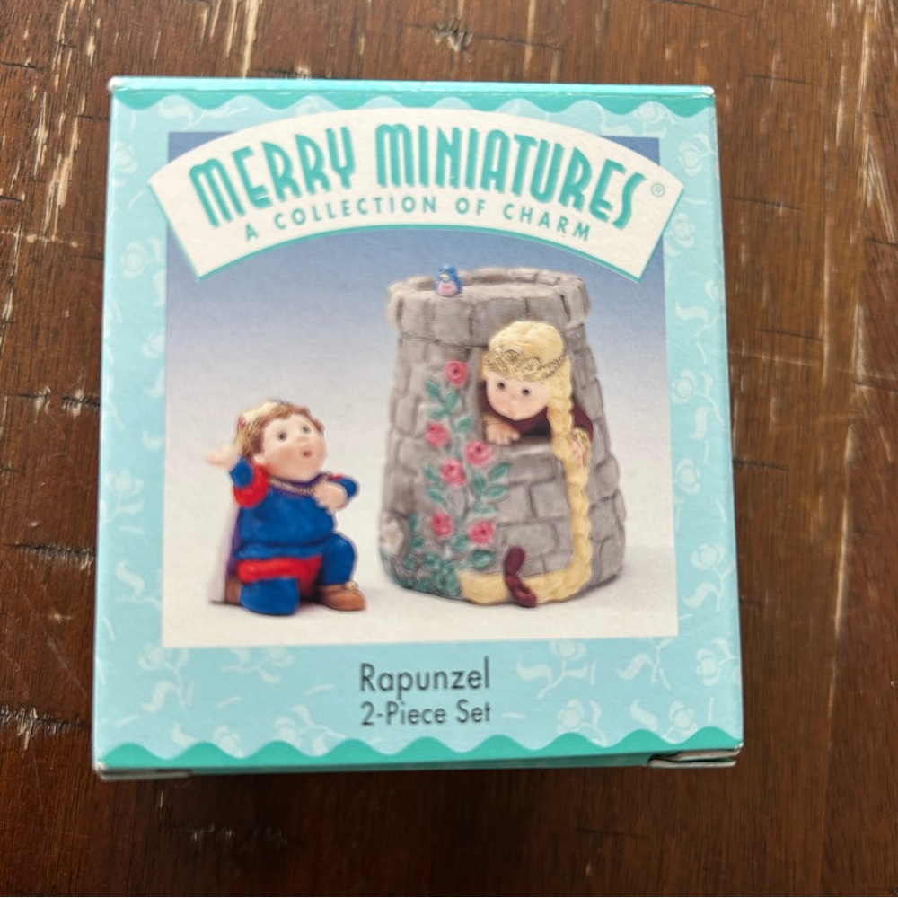Hallmark Merry Miniatures Rapunzel Set‎ - Blue and Gray